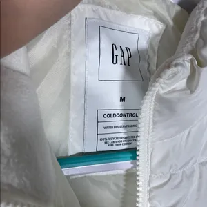 GAP WOMENS WHITE COLD CONTROL PUFFER VEST MEDIUM thumbnail 2