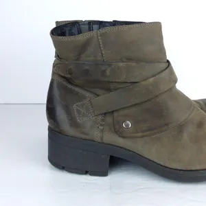 Clarks Artisan Mansi Calla Boots Womens 11M Brown Leather Straps Ankle Moto Boho thumbnail 3