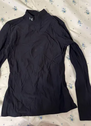 Under Armour black athletic long sleeve thumbnail 1