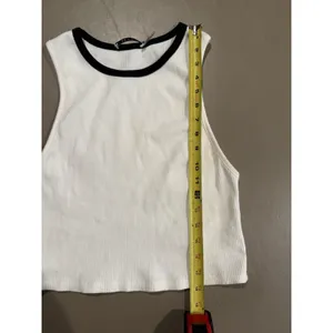 Alice & Olivia Woman’s White Black Ribbed Cropped Andre Tank Top Large Crew thumbnail 7