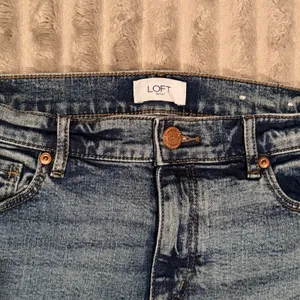 Loft Outlet Womens‎ Straight Leg Jeans Blue Medium Wash Raw Hem Size 4 thumbnail 3
