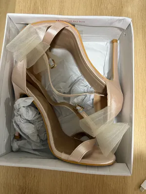 Bow Heels Size 8 Gold thumbnail 1