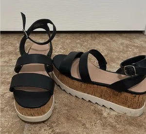 Madden Girl Platform Sandals thumbnail 1