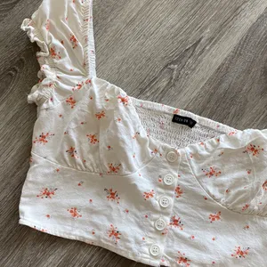 Cotton On linen blend isla prairie milkmaid crop top floral ivory ecru medium thumbnail 4