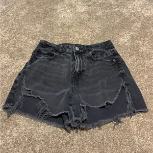 American Eagle Sz 2 cutoff highest rise mom jeans short.‎ thumbnail 5