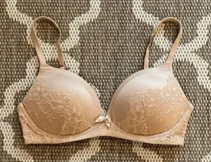Victoria’s Secret bra size 34D thumbnail 1