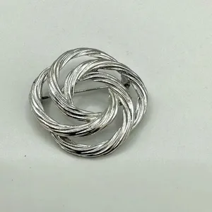 Vintage silver tone twisted knot Brooch thumbnail 6
