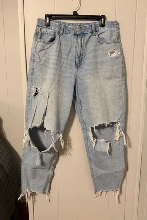 American Eagle Jeans Ripped High-Waisted jeans Sz 12 short thumbnail 1