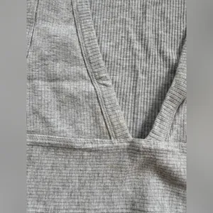 Garage Light Gray Ribbed V-Neck Crop Top thumbnail 2