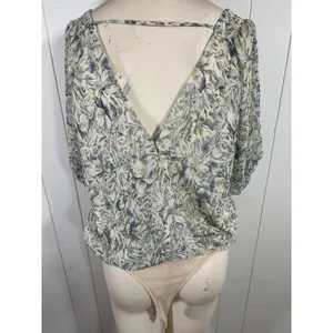 ASTR THE LABEL Surplice Faux Wrap Floral Bodysuit in Size XL thumbnail 4