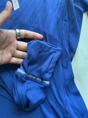 Lululemon Long Sleeve thumbnail 3
