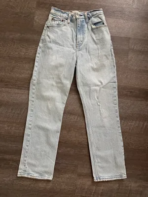 Like new Abercrombie 90s Straight Curve Love Ultra High Rise jeans thumbnail 1