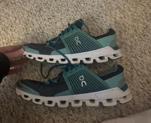 On Cloud Running Shoes thumbnail 1