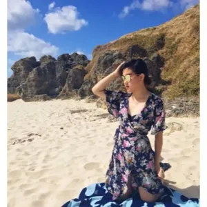 ✨HP✨V Neckline Floral Print Dip Hem Dress✨ thumbnail 5