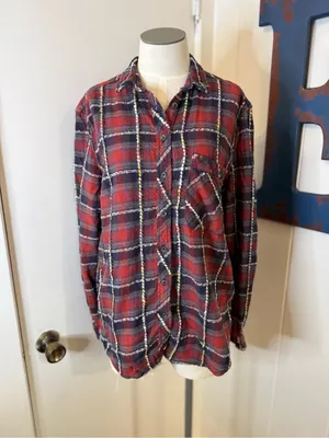 BDG Red and Navy Plaid multi With Yarn Thread Button-Up Shirt Sz M thumbnail 2