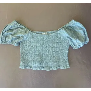 Le Lis Collection Women's M Blue Smocked‎ Puff Sleeve Crop Top thumbnail 2