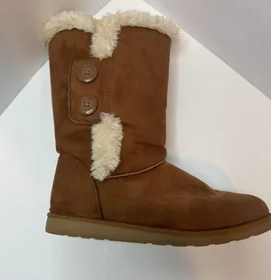 Falls Creek Faux Fur Lined Chelsea Boots Size 9 thumbnail 1