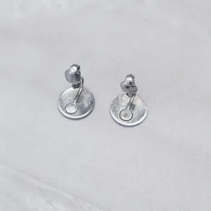 Vintage Clip On Earrings 5/8" Mirrored Silver Tone Disk - Marks - Fair Condition thumbnail 7