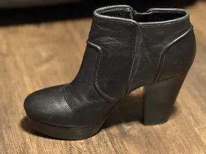 Gianni Bini Black Leather Platform Ankle Booties Size 8M. thumbnail 4