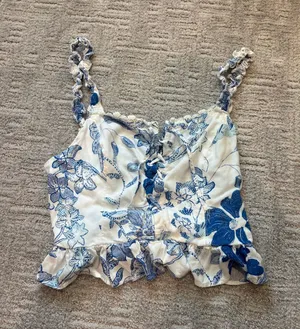 Urban Outfitters Top thumbnail 1