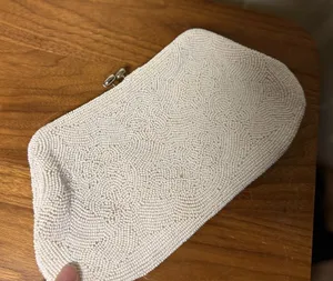 Vintage kiss lock White Beaded Clutch thumbnail 1
