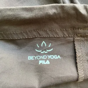 Beyond Yoga x Fila Yoga Hiking Outdoors Granola Sporty Chic Pants XS Brown thumbnail 5