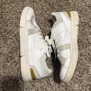 On Running The Roger Clubhouse White Sand Gold Womens Sneakers 48.99138 Size 9.5 thumbnail 3