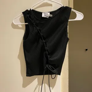 Princess Polly sexy black crop top with lace up details, size 0 thumbnail 4