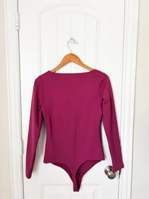 In excellent condition. 82% viscose, 12% polyamide, and 6% elastane. Size 6. thumbnail 2