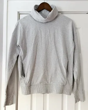 Lululemon Gray Turtleneck Sweatshirt With Kangaroo‎ Pocket Size 6 EUC thumbnail 1