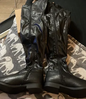 Black Boots Size 7 thumbnail 4
