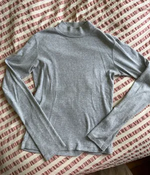 Brandy Melville gray mock neck thumbnail 1