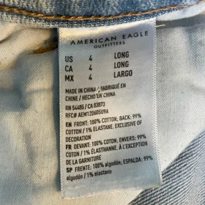 AMERICAN EAGLE Women’s AE Strigid Mom Jean in Blue Breeze Wash Denim Size 4L thumbnail 14