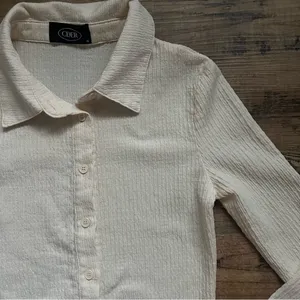 Cider Womens Cream/Beige Textured Long Sleeve Collared Button Down Crop Top Sz S thumbnail 2