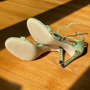 Perixir Women’s US 7 Green Snakeskin Print Stiletto Ankle Strap Sandals Heels thumbnail 5