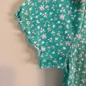 Kohl's SO size large green floral top thumbnail 4