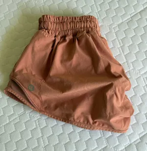 Peach Lululemon Hotty Hot Shorts 2.5 thumbnail 1
