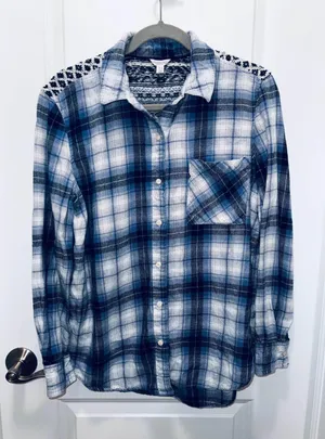 Aeropostale Woman’s Plaid Long Sleeve Flannel Button Down Top Size Medium thumbnail 1