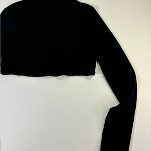 Black Long Sleeve Crop Top thumbnail 4
