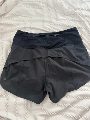 Lululemon Shorts Hotty Hot 4" High-Rise thumbnail 3