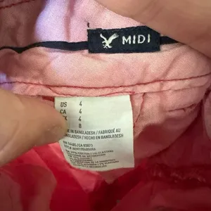 American Eagle pink Barbiecore size 4 midi shorts thumbnail 2
