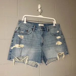 Abercrombie & Fitch The Boyfriend Short Mid Rise Women’s Size 14/32 thumbnail 2