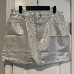 NWT Old Navy Size 8 Silver Shine Metallic Zip Stretch Denim A Line Mini Skirt thumbnail 1