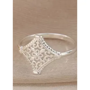 NEW 14k White Gold-Plated 316L Cut Out‎ Filigree Hollow Flower Ring, Size 7 thumbnail 2