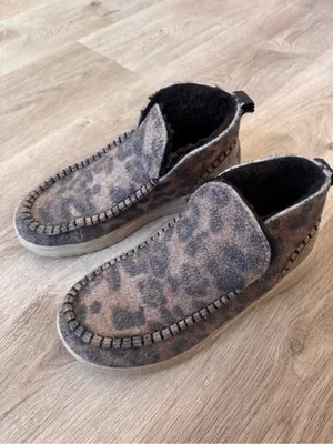 Hey Dude Helis Leo Nut Furry Leopard Booties Slip On 8 Sparkle thumbnail 5