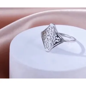 NEW 14k White Gold-Plated 316L Cut Out‎ Filigree Hollow Flower Ring, Size 7 thumbnail 4