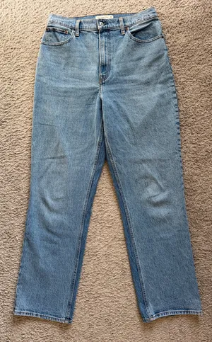 Abercrombie 90s Straight Ultra High-Rise Curve Love thumbnail 4