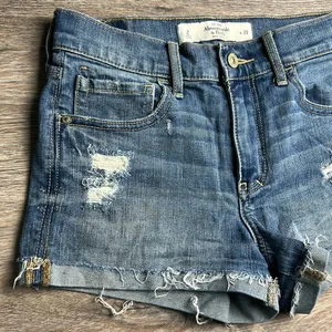 Abercrombie & Fitch Distressed Denim Short Shorts Size 2 thumbnail 5