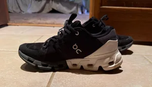 On Cloud Shoes thumbnail 2