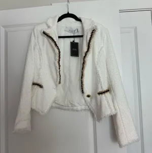 Elegant White Blazer with Black and Gold Details thumbnail 2